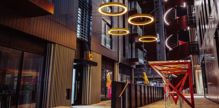 Circus_Street_Wide